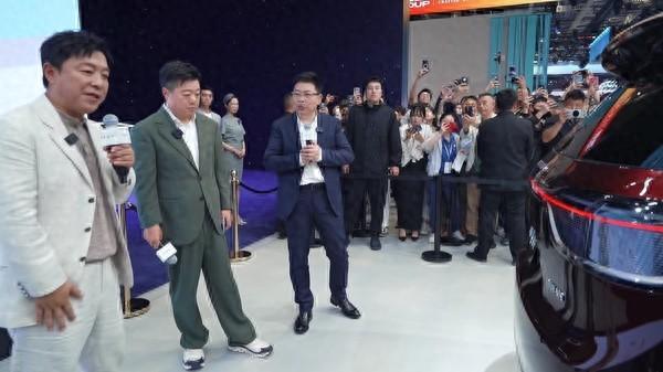 思考资本 2025上海车展9系旗舰大盘点 谁能在内卷中胜出？