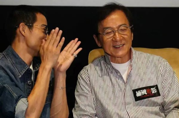 顺配网 成龙有望回香港拍戏 称新片会找杨紫琼合作