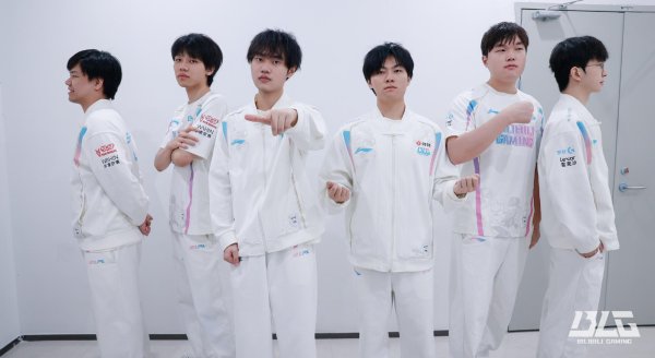 亿融配资 海外网友热议BLG击败TES：BLG将用更换打野的方式，赢得世界冠军